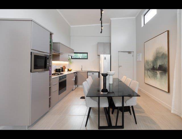 2 BEDROOM APARTMENT FOR SALE IN BRYANSTON